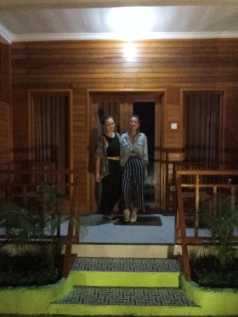 Auora Guest House Lembongan Exterior photo