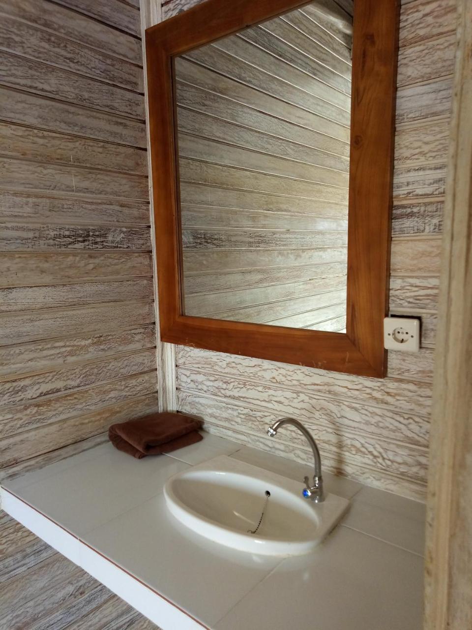 Auora Guest House Lembongan Exterior photo